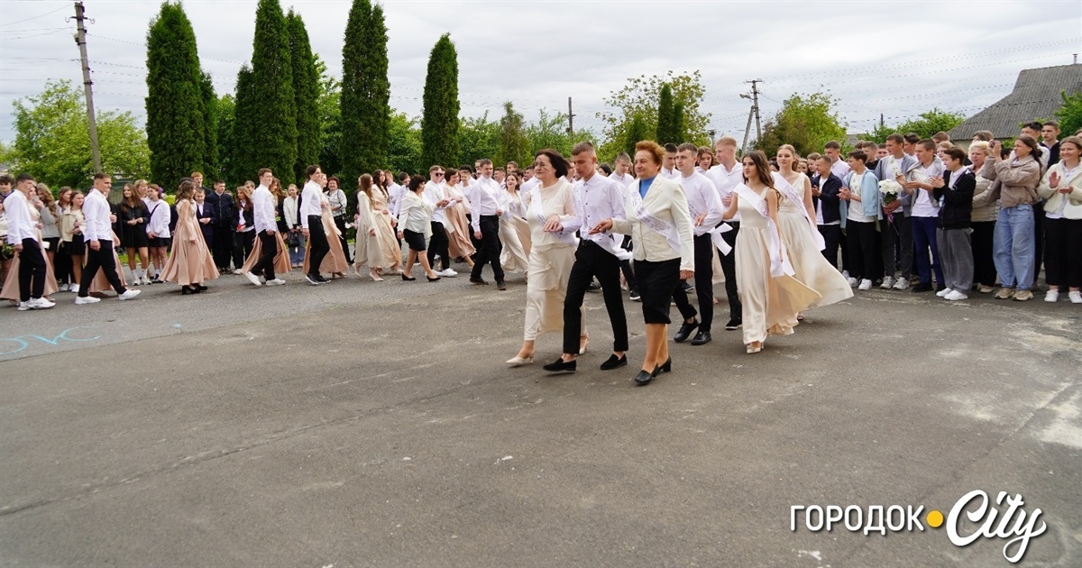 Свято пам’яті, вдячності й прощання: як Городоцький ліцей №2 проводжав своїх випускників