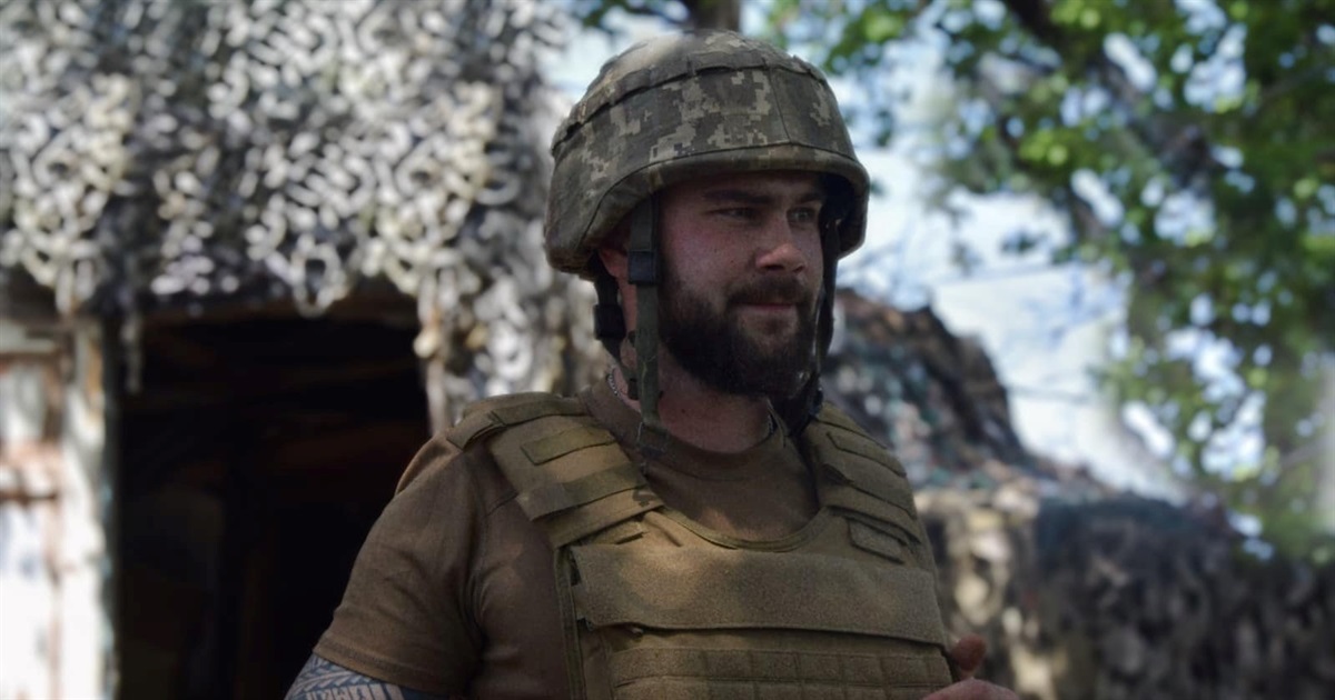 "Цілодобово б’ють з різного озброєння": військовий медик "тридцятки" Андрій