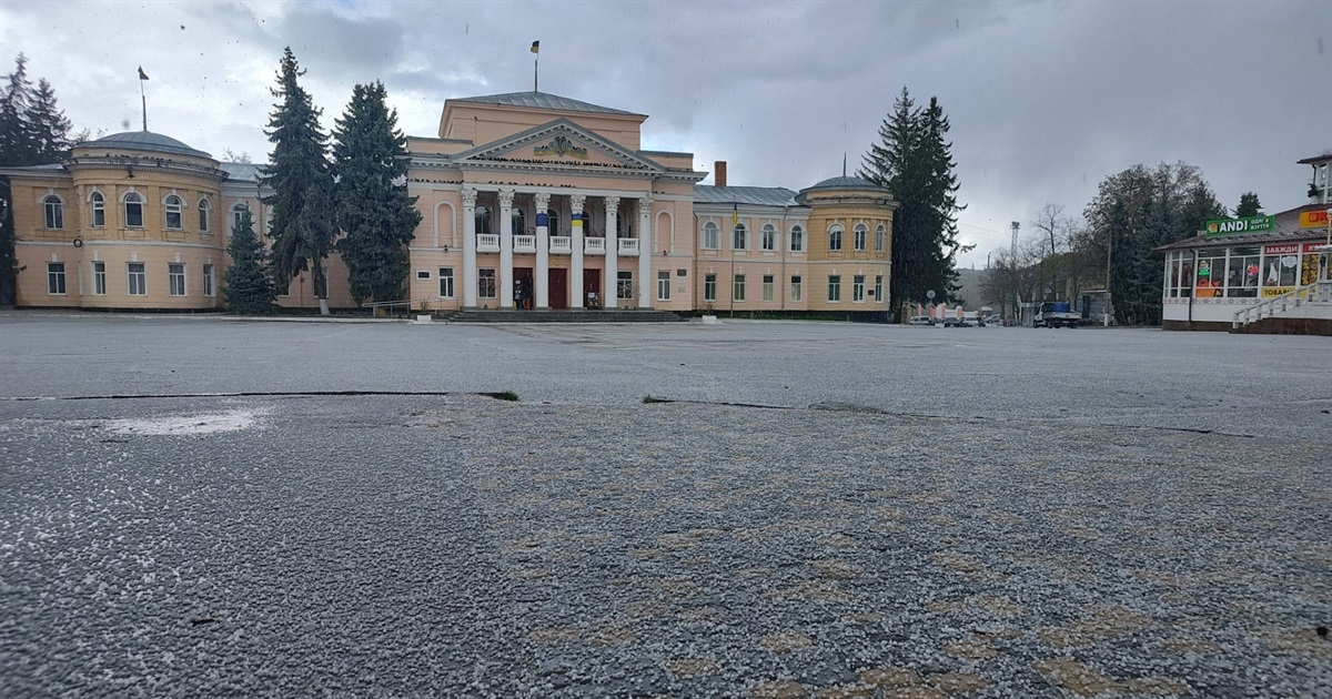 Хмари, град і знову сонце: мінливий квітень у Первомайську. Фотоальбом