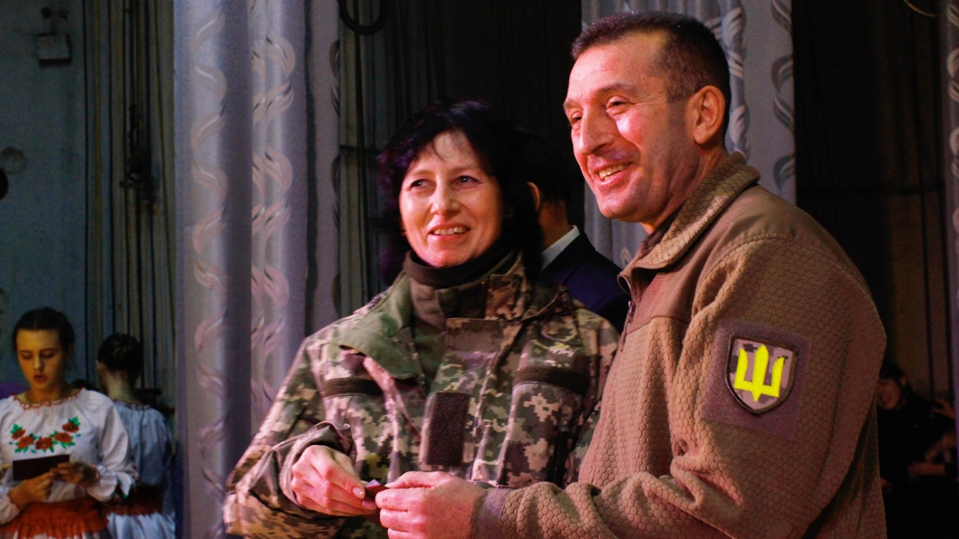 Вітання приймали військовослужбовці: в Попасній відбувся захід до Дня Збройних сил України