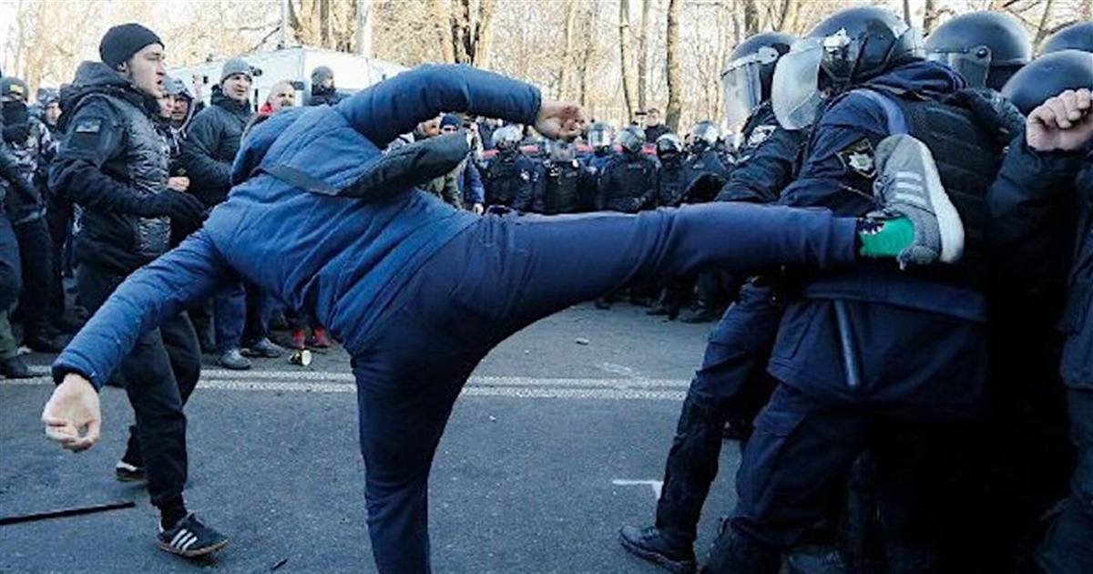 У Рені поліцію побили під наглядом... поліції