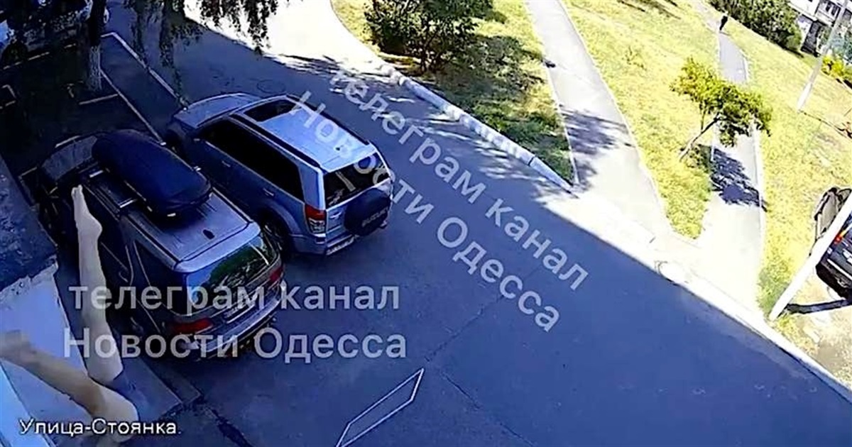 В Измаиле маленький ребёнок, играясь, выпал из окна многоэтажки (видео)