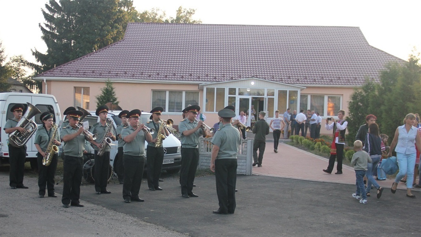 У селі без сільської ради і школи відремонтували клуба