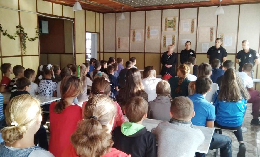 Піщанські школярі спілкувались з дільничними інспекторами поліції