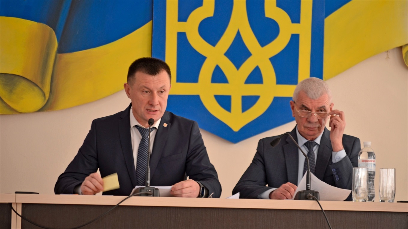 Районна рада виділила кошти на 3 автомобілі для сімейних лікарів: 33 сесія 7 скликання