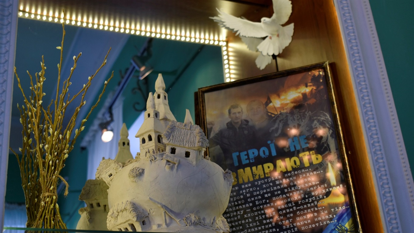 «Янголи майдану»: у Жмеринці відкрили виставку картин Героя Небесної Сотні Валерія Брезденюка