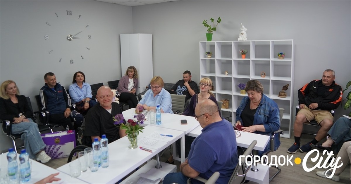 Чи зручний Городок для всіх: у місті перевірили громадські простори