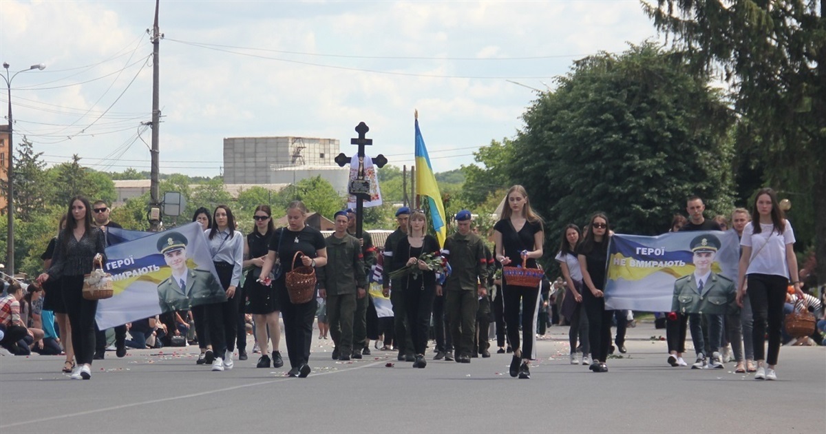 Калинівчани провели в останню путь офіцера Національної гвардії Олександра Глушка