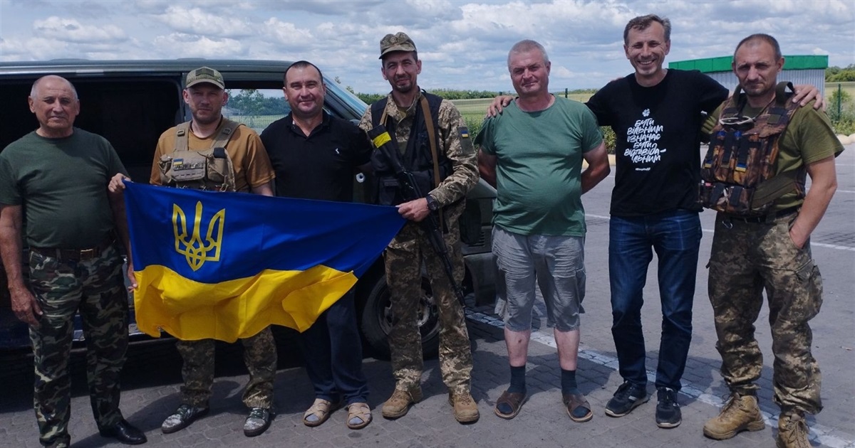 Волонтери зі Жмеринського району передали бійцям ЗСУ автомобіль, тепловізор та гуманітарну допомогу