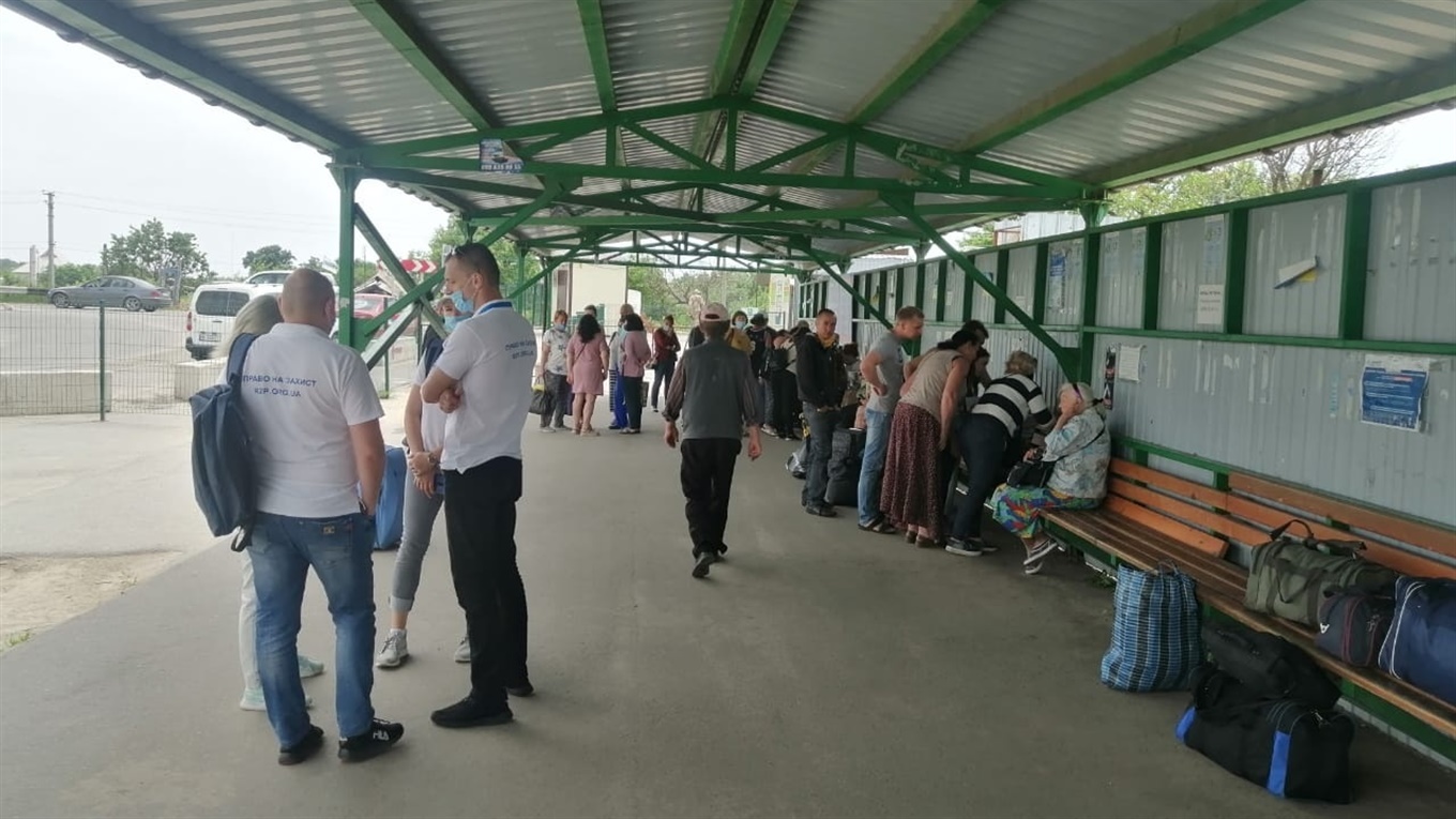 В Луганской области меняют правила пересечения КПВВ. Объясняем, кого будут пропускать