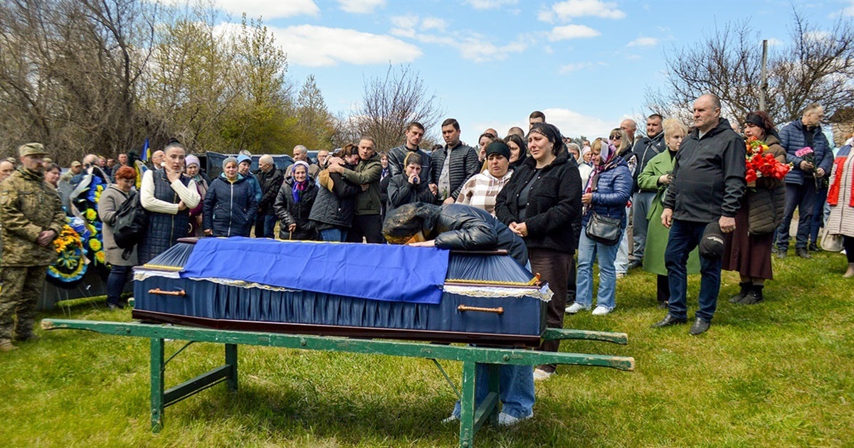 Солдата Віктора Білика з військовими почестями поховали в його рідній Халчі