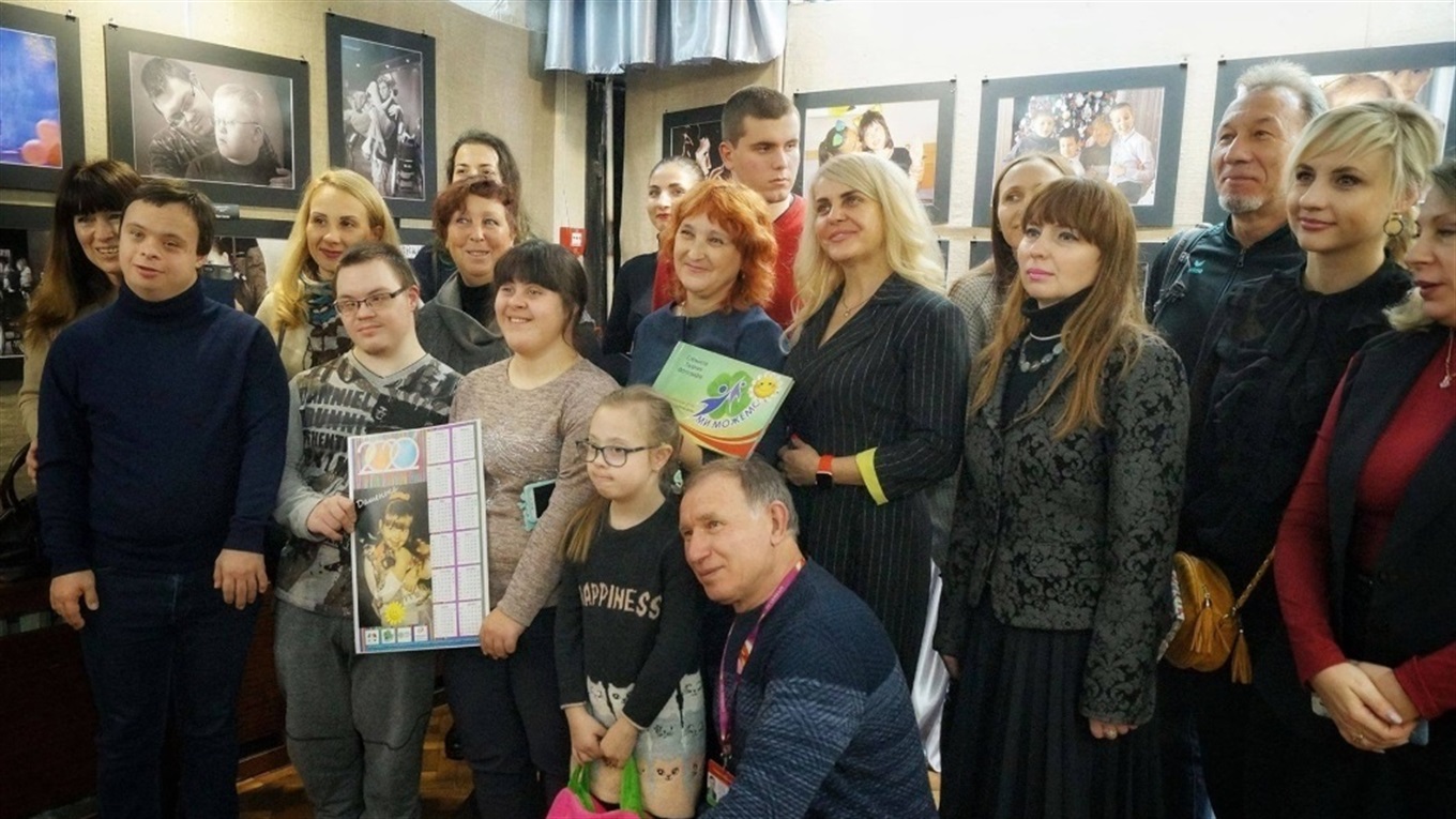 Фотограф из Горловки стал соавтором выставки о "солнечных детях" в родном городе президента Украины