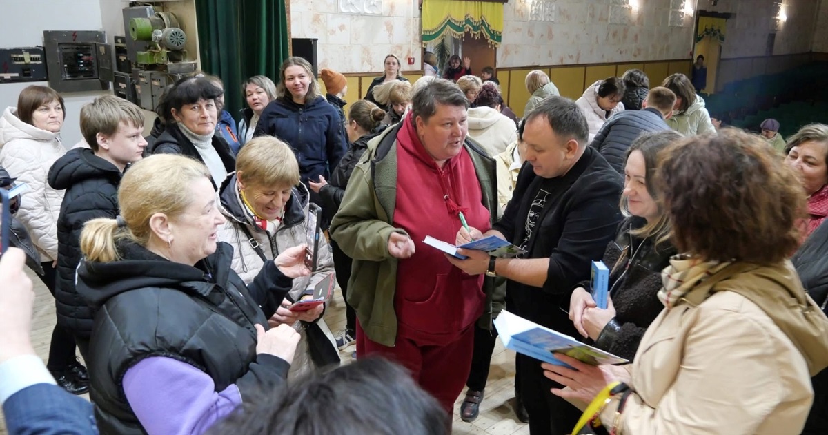 «Мене запросили — я приїхав»: у Городок завітав відомий священник-блогер Олексій Філюк