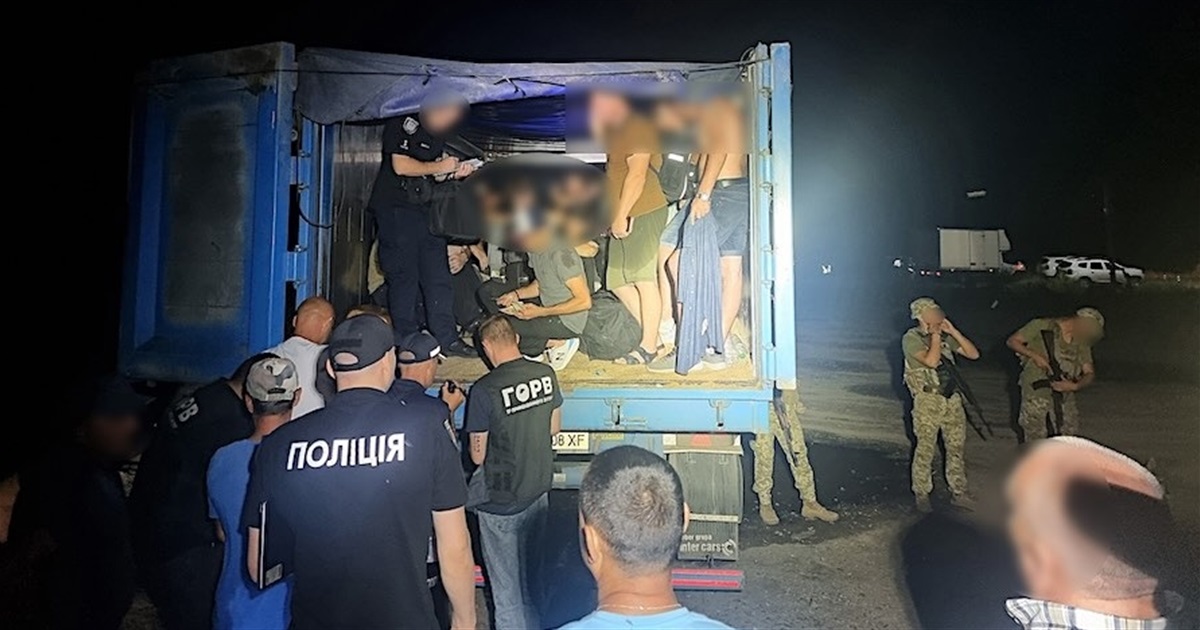 Прикордонники Ізмаїла затримали фуру з 41 ухилянтом у кузові (ВІДЕО)
