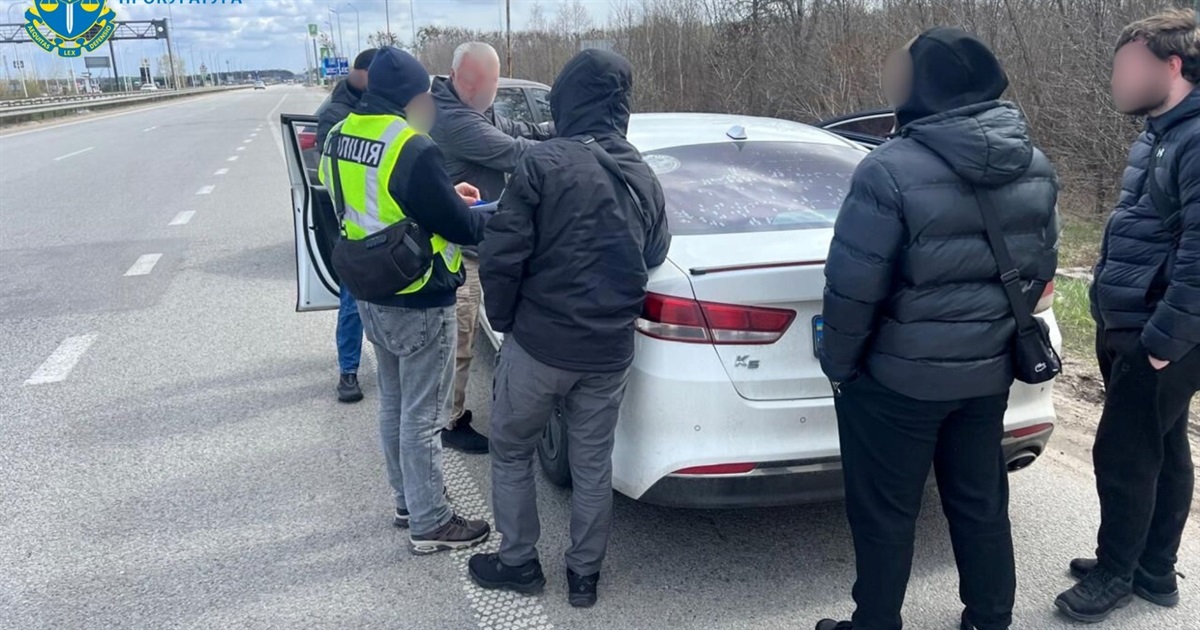 На Житомирщині затримали чоловіка, який за гроші пропонував три способи перетину держкордону