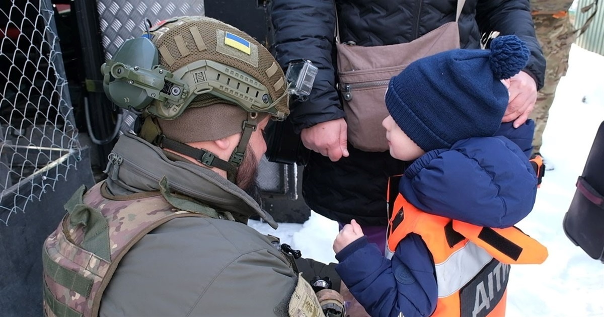 Відмова від евакуації — підстава забрати дитину. Як працює новий закон: пояснення