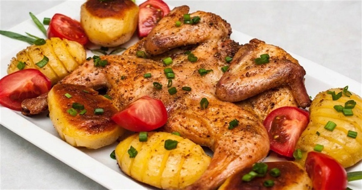 Рецепт дня: курка, запечена з овочами