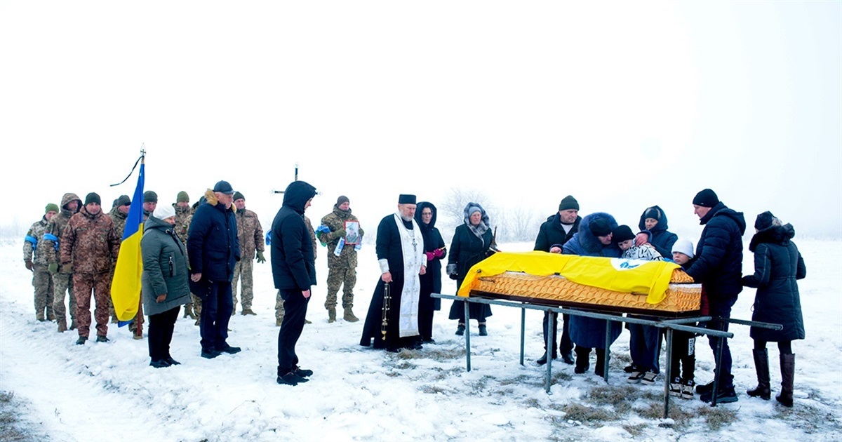 Був одним із щитів, що тримають небо над Україною - у Слободі прощалися з воїном Віталієм Карлюком