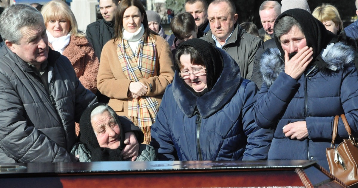 Був майстром-механіком на всі руки: Чортків навколішки віддав шану воїну Вівчарику Руслану