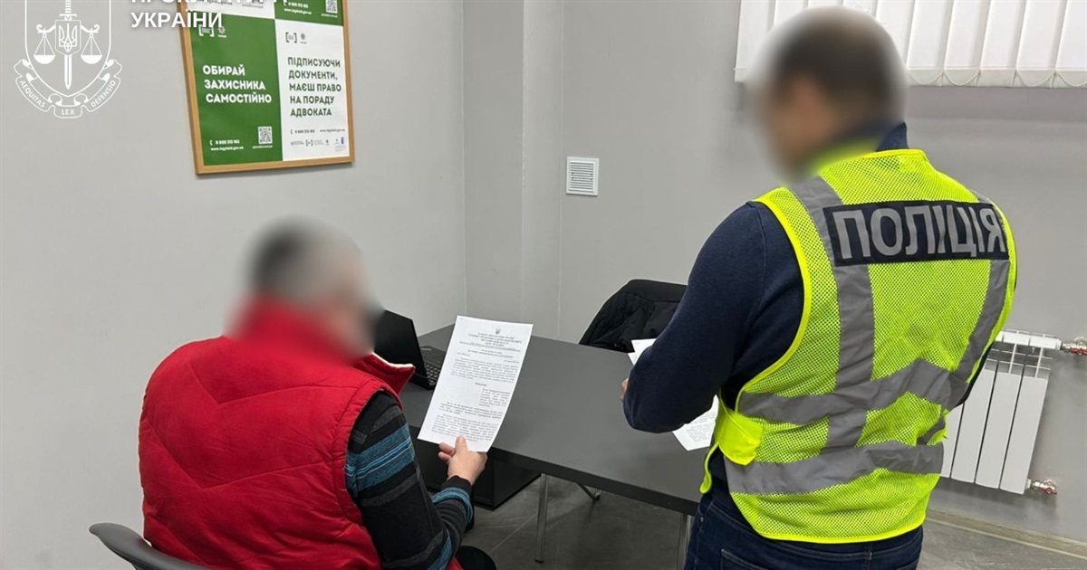 Робив розсилки про загрозу мінування шкіл та вчиняв шахрайства: виявили організатора "ботоферми"