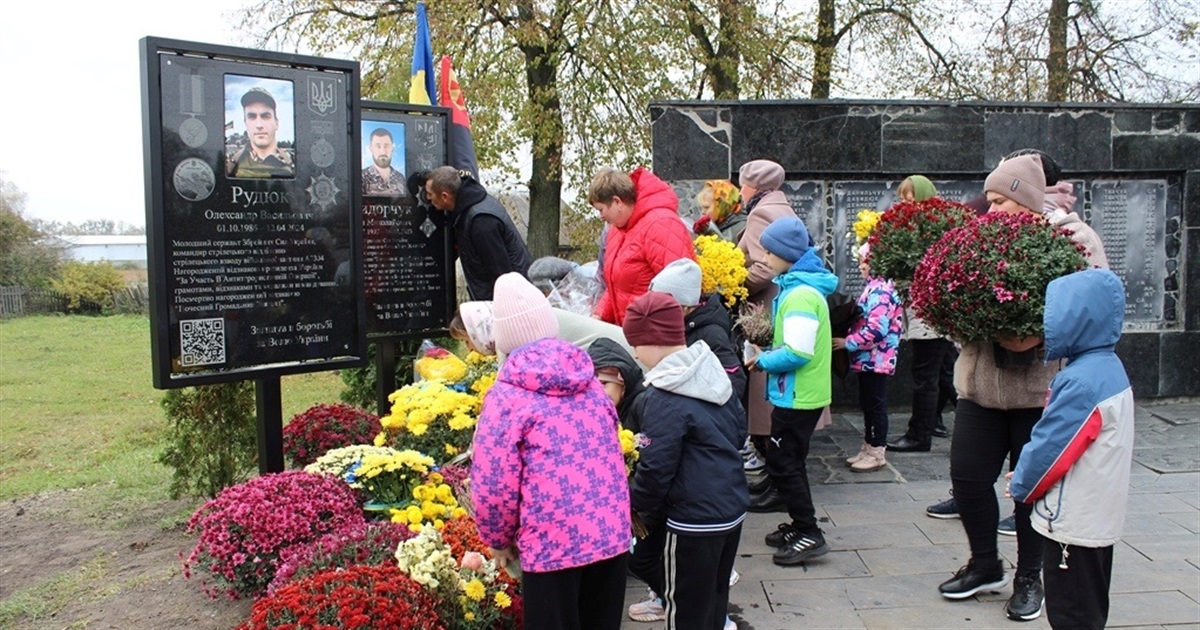 У Великому Молодькові відкрили меморіальні дошки на честь Олександра Рудюка та Івана Сидорчука