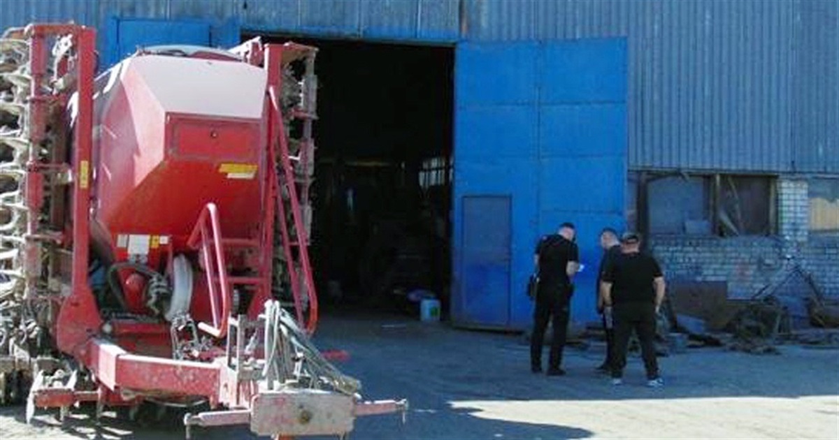 Де працювали — там і крали: звягельські поліцейські викрили двох чоловіків у крадіжці агропрепаратів