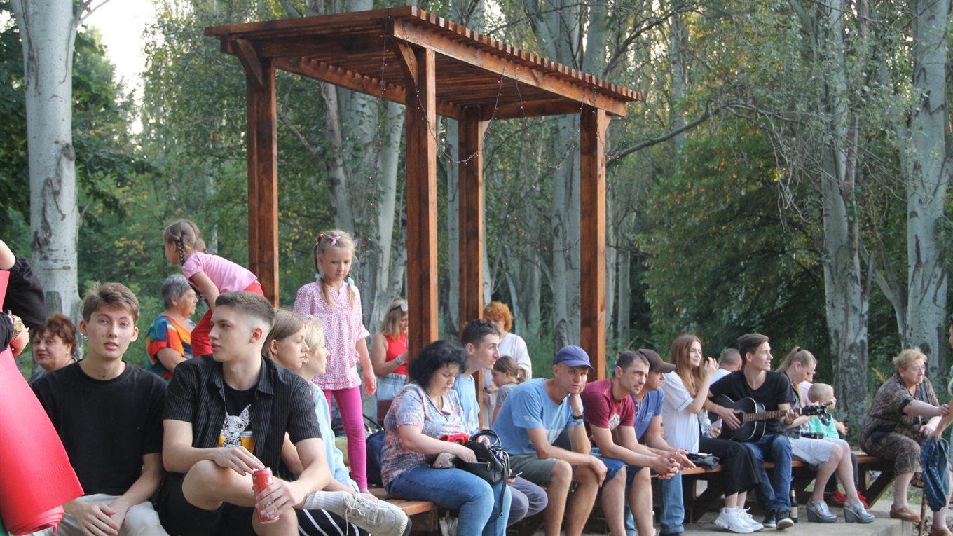 Це новий громадський простір у Світлодарську. Його за два тижні створили волонтери БУР