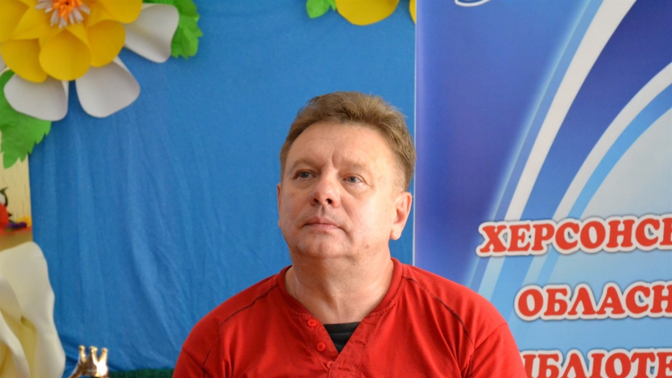 Виграв три премії «Коронації слова», а тепер може стати Почесним громадянином Херсона
