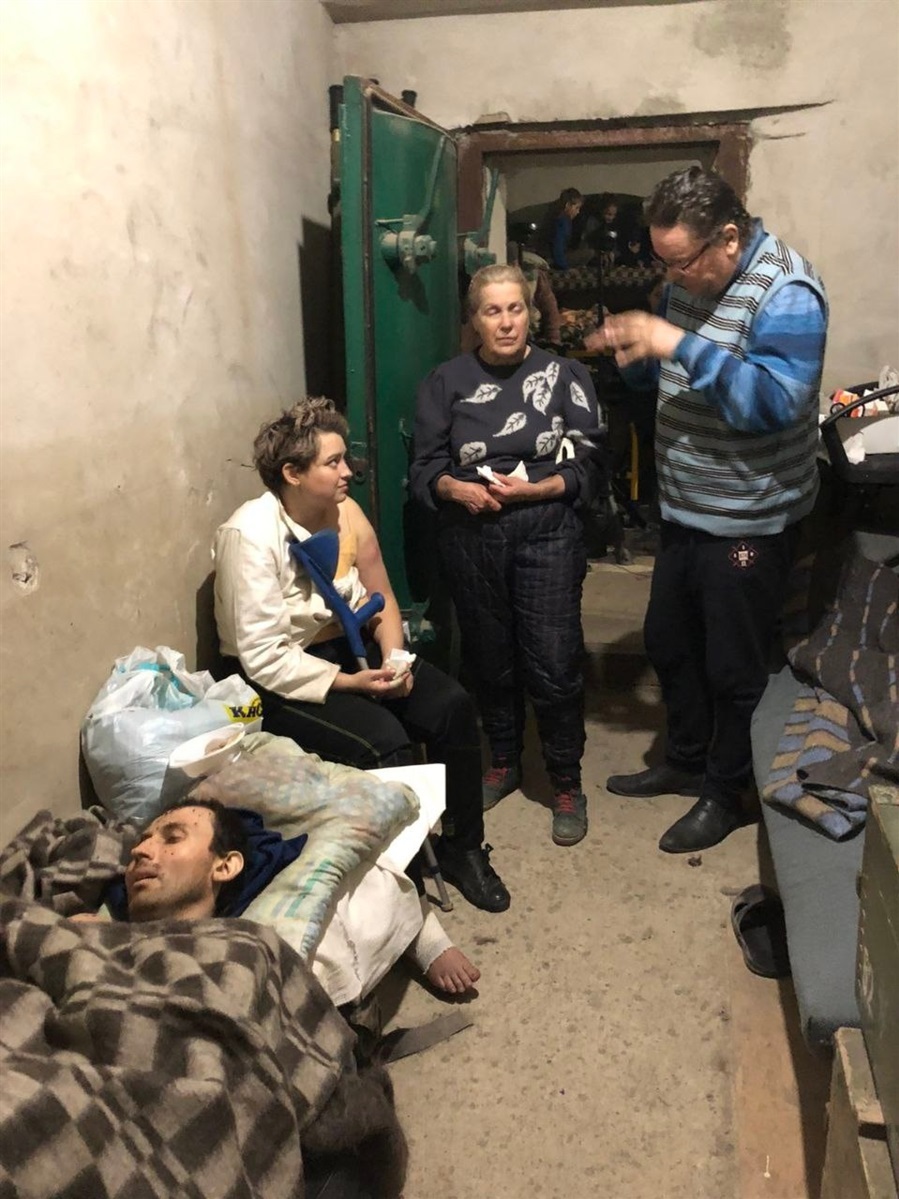 Поранена Ірина у сховищі у Маріуполі