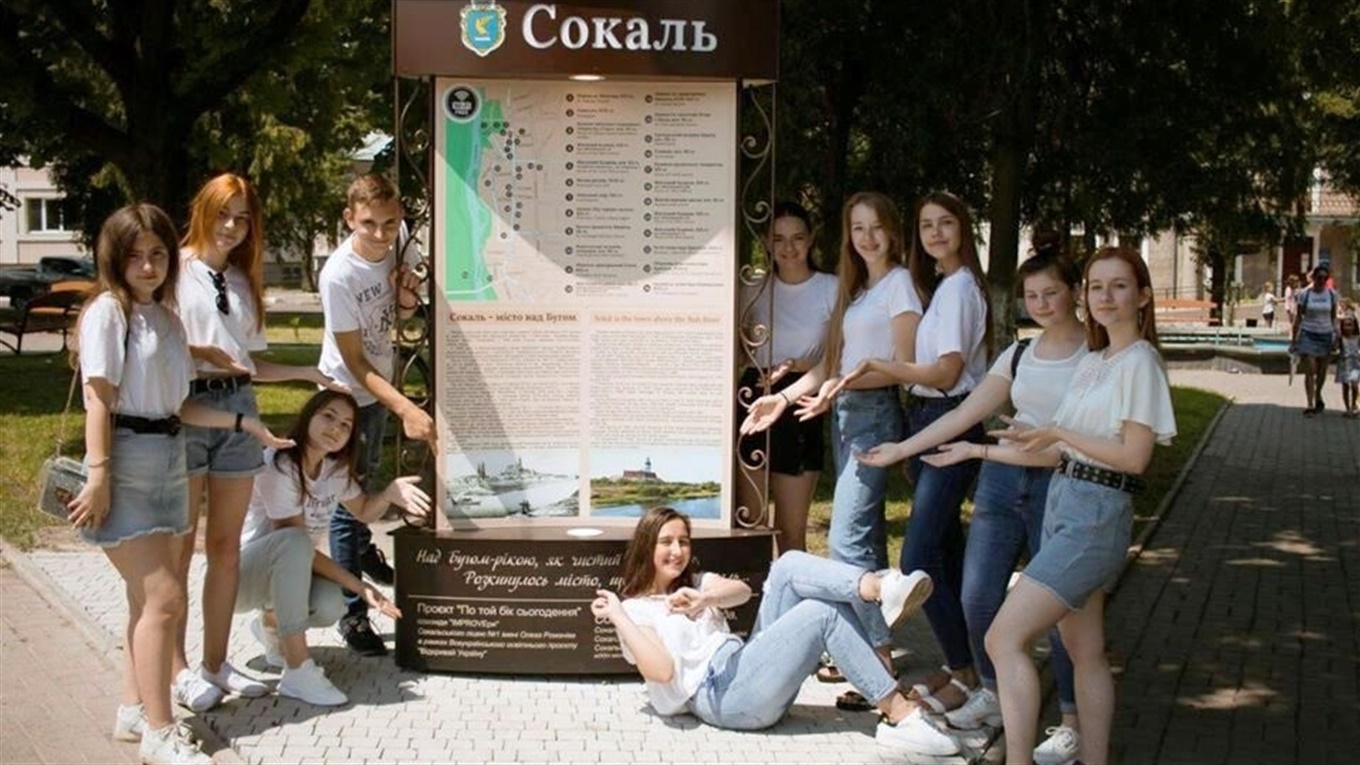 В центрі Сокаля встановили інформаційну стелу з відомостями про місто та мапою цікавих місць