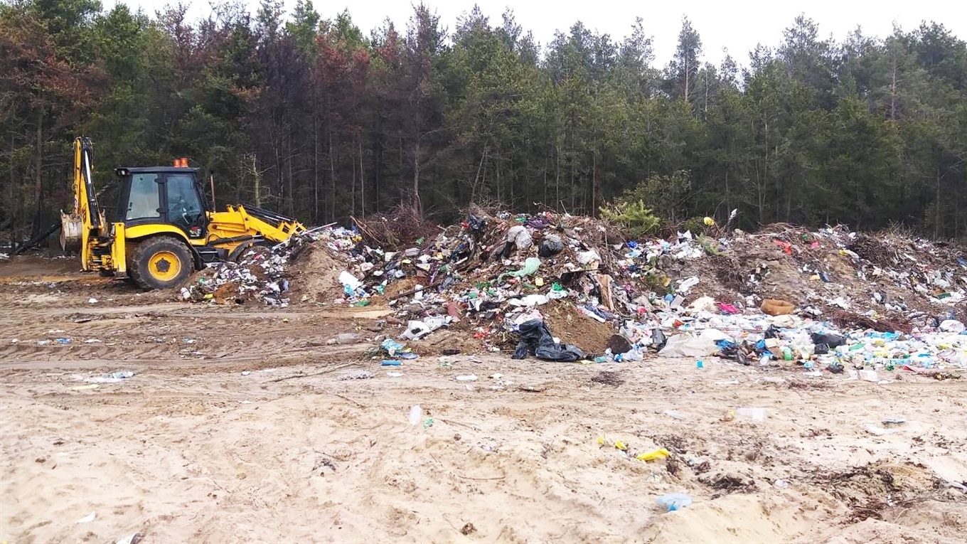 У Великому Жолудську три дні працювала важка техніка, щоб впорядкувати несанкціоновані сміттєзвалища