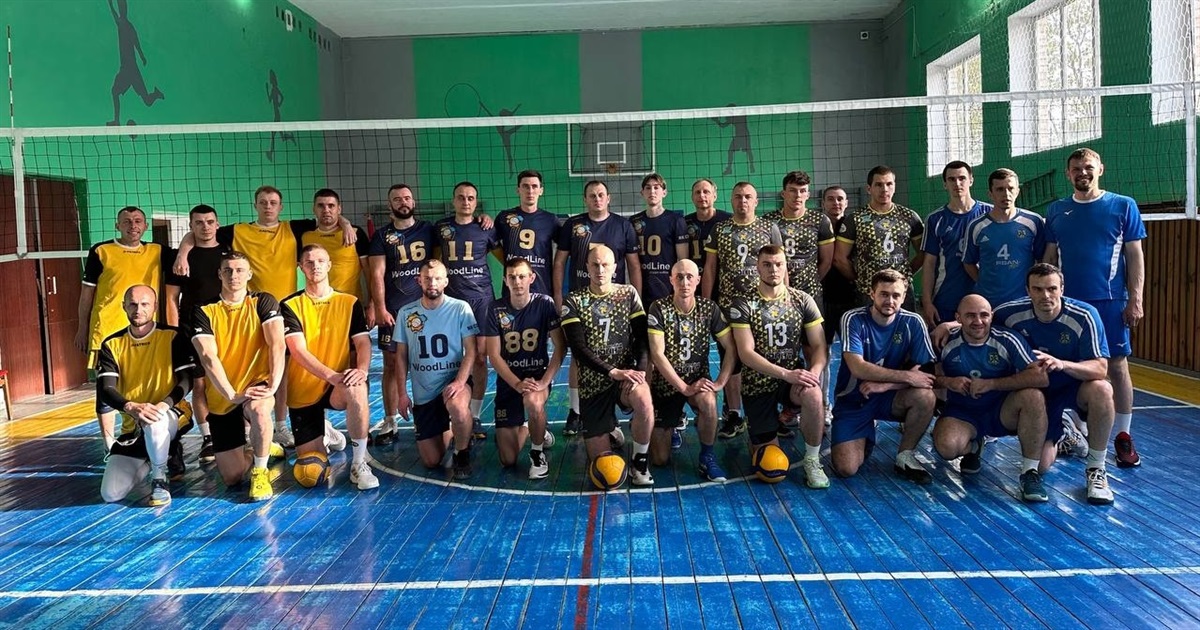 На Первомайщині грали у волейбол. На майданчик вийшли чоловічі команди