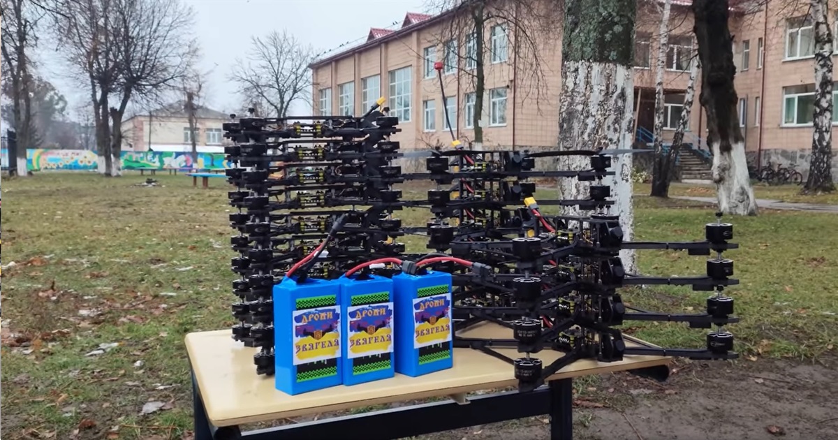 Звягеляни зібрали і передали двадцять FPV-дронів для потреб 140 батальйону
