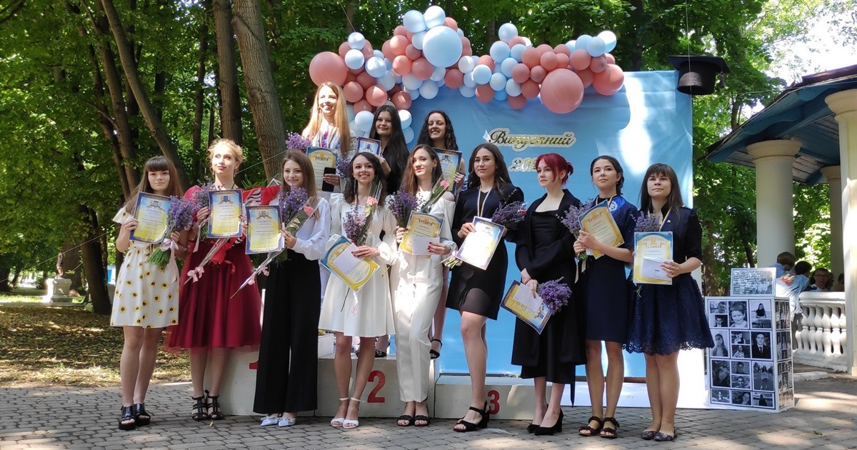 У міському парку відбулося нагородження медалісток-2023 та переможниці конкурсу МАН: фоторепортаж