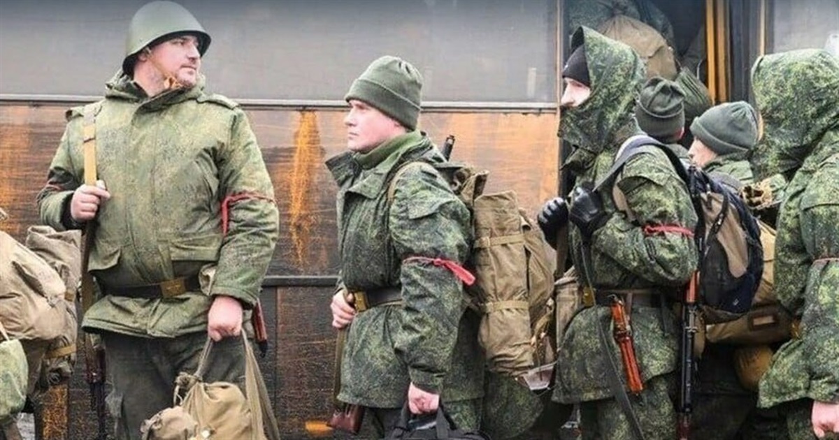 Росія запускає безперервну мобілізацію на окупованих Донеччині та Луганщині. Що про це відомо