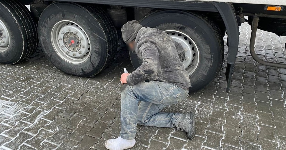 Измаильские пограничники в пункте пропуска «Орловка» обнаружили двух замерзших нелегалов