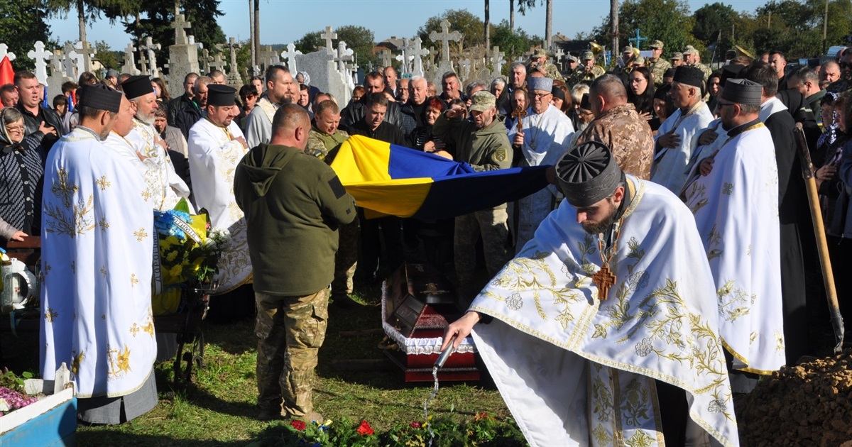 Усім селом провели в останню путь загиблого мінометника Козака Івана з Лосяча, що на Чортківщині