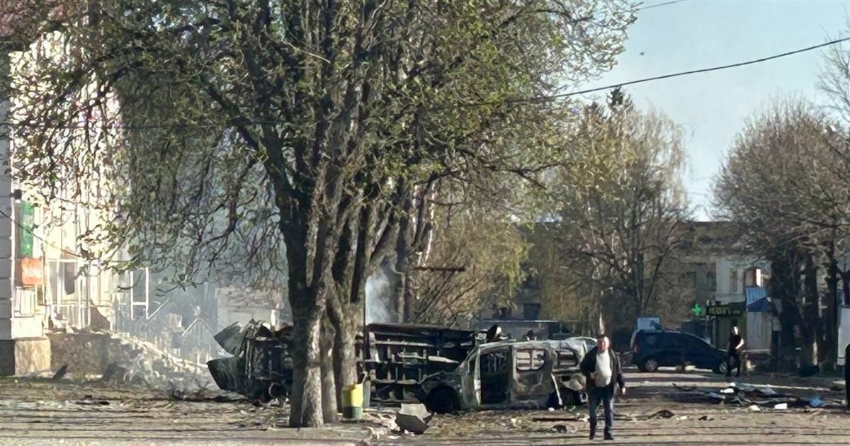 Працюємо. А кому ми потрібні, крім самих себе і своїх земляків?