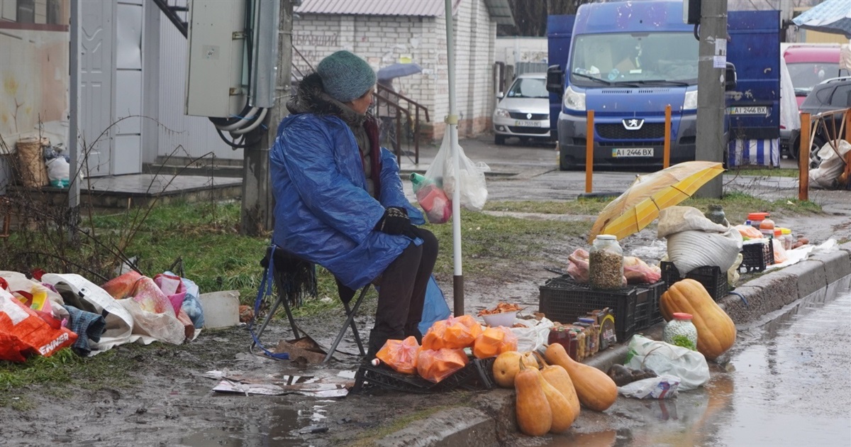 Різдвяний базар у Переяславі: покупців небагато, сало віддавали задешево ВІДЕО