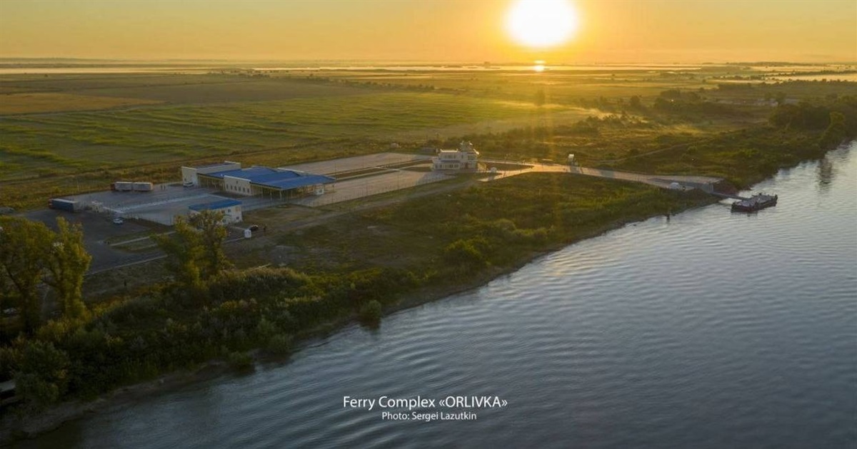 Паромний комплекс Орлівка ще не оговтався від удару: громадян просять обирати інші пункти пропуску