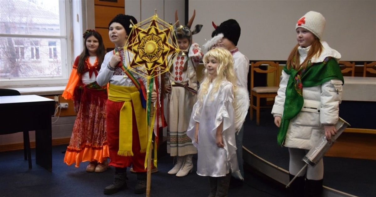 Юні артисти з аматорського об’єднання "Амплуа" показали різдвяну виставу в міськраді Переяслава