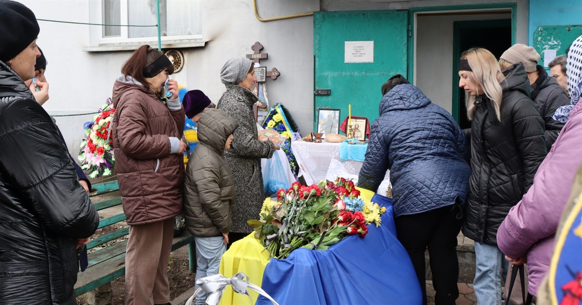 На щиті: у Петропавлівці провели в останню путь Героя України Воробйова Романа (ВІДЕО)