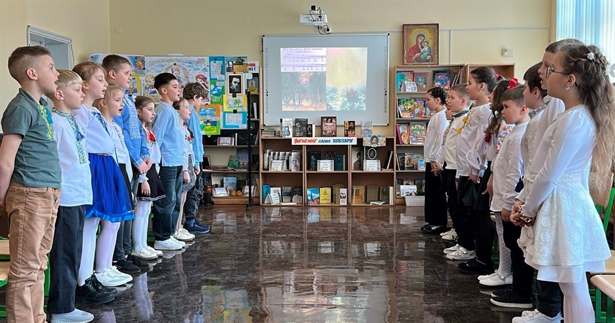 Як звучало слово Кобзаря: у Старокостянтинівському НВК провели теплий шевченківський захід