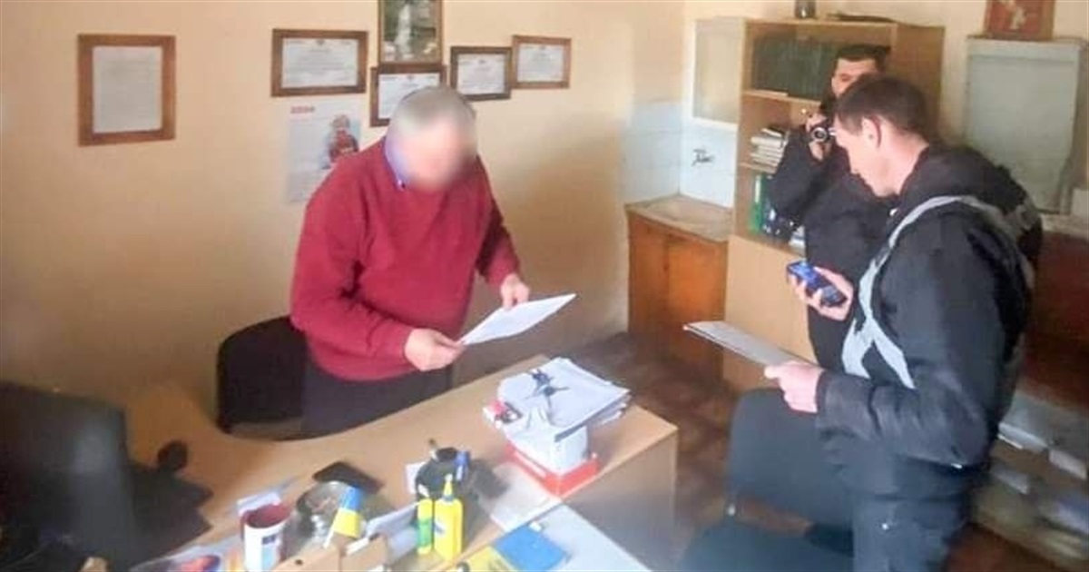 Вимагав гроші у засудженого: підозрюють лікаря Південноукраїнської виправної колонії №83