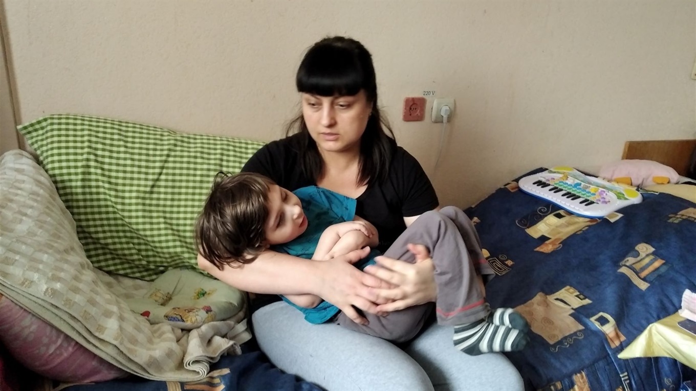 Семья Водиновых из Антрацита 5 лет ютится на 15 «квадратах» в Киеве. Что может решить такую проблему