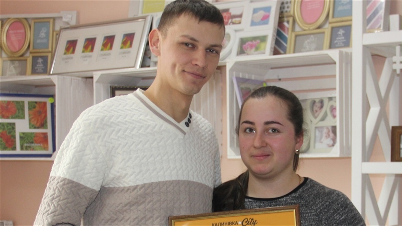 Переможці фотоконкурсу на краще весільне фото від Калинівка.Сіty отримали призи