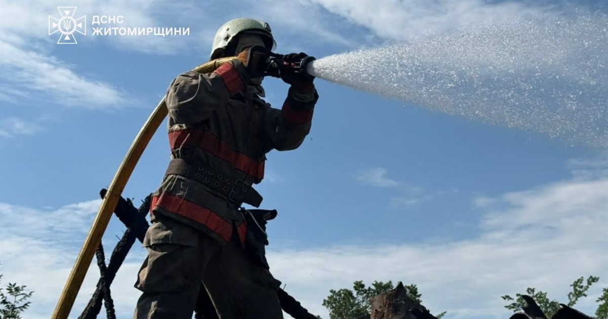 Вогнеборці врятували житловий будинок під час пожежі на Звягельщині