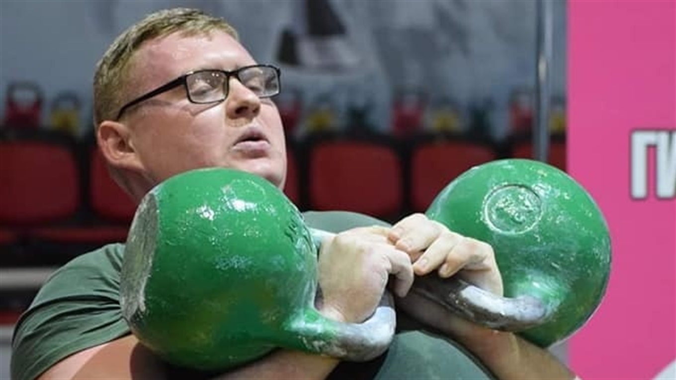 Максим Муратов піднімає 32 кілограми одним пальцем. Інтерв’ю з чемпіоном України зі Сватівщини