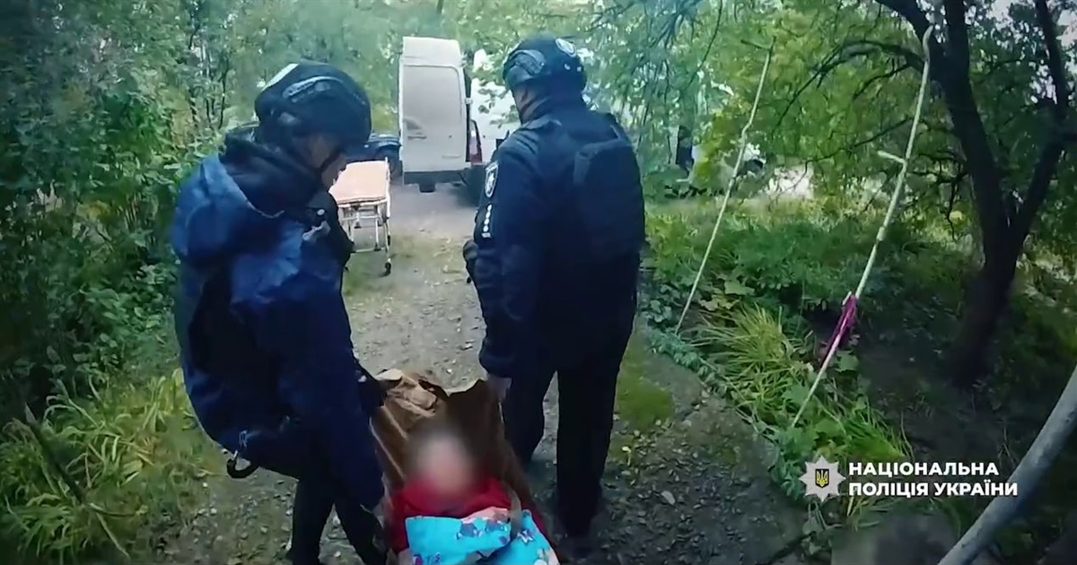 «Білі янголи» евакуювали маломобільну жінку з Білопільської громади