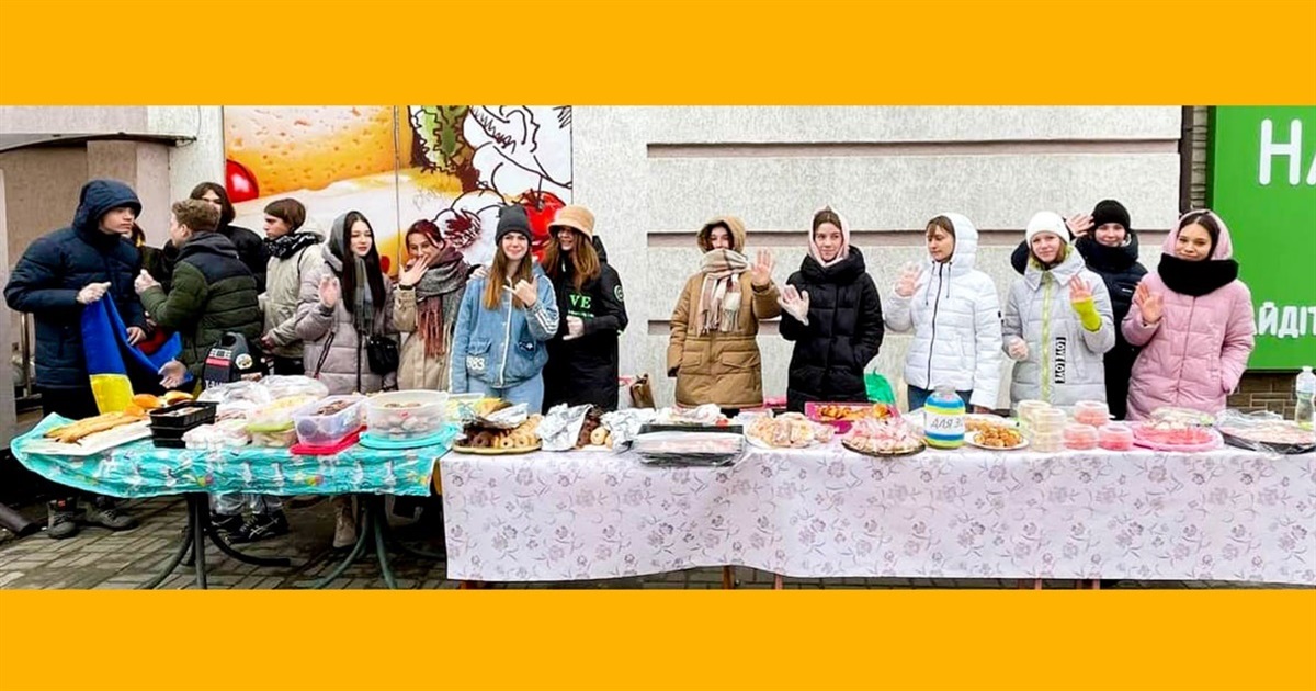 Ржищівські підлітки-волонтери на благодійному ярмарку зібрали на користь ЗСУ понад 18 000 гривень